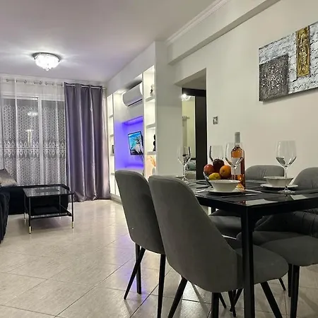 Sea View Near Mall Апартаменты