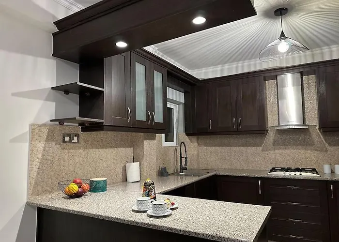 Sea View Near Mall شقة *