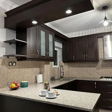 Sea View Near Mall Apartmán *